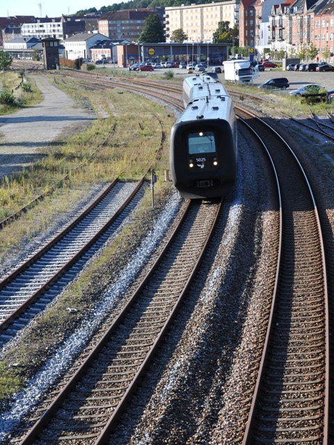 IC3-tog p vej ud fra Randers Station ©DitRanders