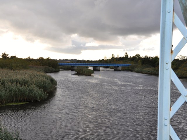 Den nye jernbanebro set fra den gamle ©DitRanders